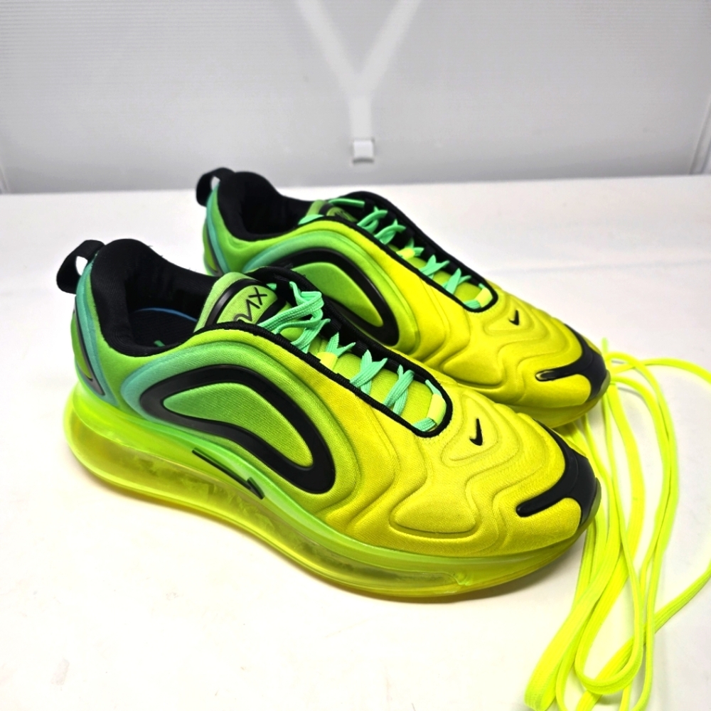 NIKE Air Max 720 Volt Green Men's Size 7 Volt Glow Black Sneakers‎ AO2924-701.